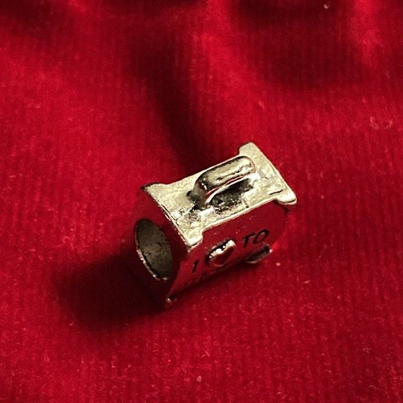 ๐งณ NWOT - I โค๏ธ To Travel Suitcase - Silvertone Slider Charm ๐งณ - Picture 4 of 6